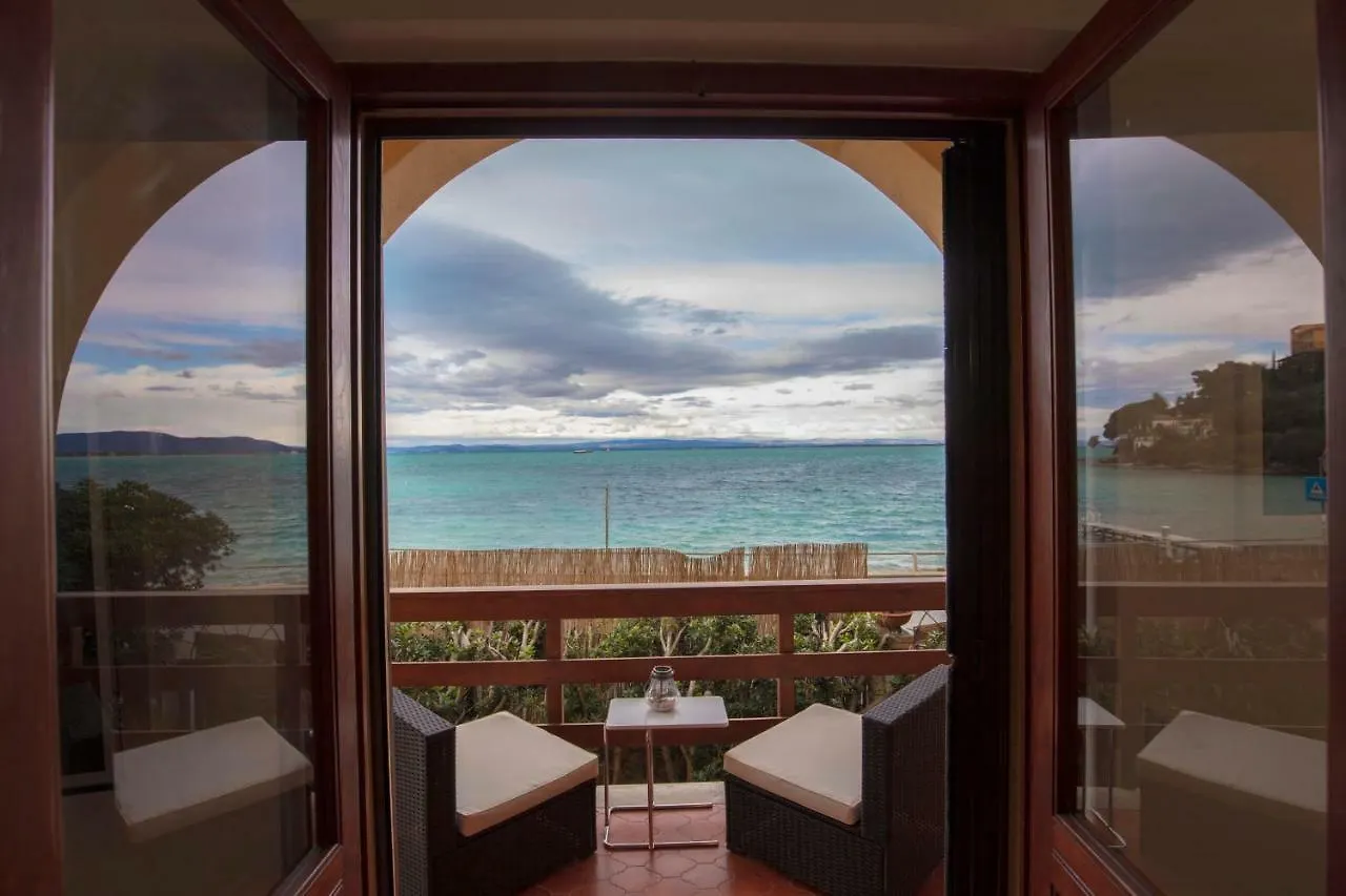 Beach Front Villa-Families & Pet Friendly Porto Santo Stefano  Villa